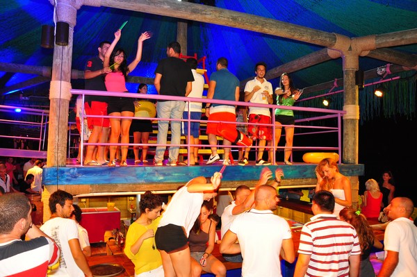 Night Beach Party @ Edde Sands